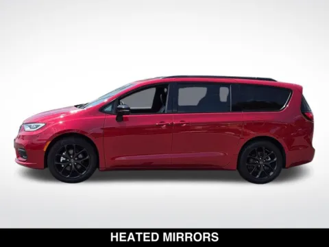 More photos of 2026 Chrysler Pacifica Limited at Mossy Chrysler Dodge Jeep Ram, CA