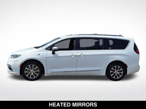 More photos of 2023 Chrysler Pacifica Hybrid Pinnacle at Mossy Chrysler Dodge Jeep Ram, CA