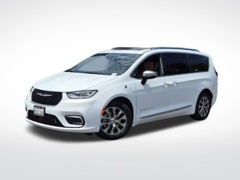 White 2023 Chrysler Pacifica Hybrid Pinnacle for sale in Chula Vista, CA