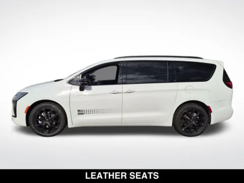 More photos of 2027 Chrysler Pacifica Select at Mossy Chrysler Dodge Jeep Ram, CA