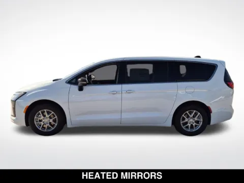 More photos of 2027 Chrysler Pacifica Select at Mossy Chrysler Dodge Jeep Ram, CA