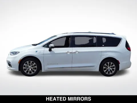 More photos of 2023 Chrysler Pacifica Hybrid Pinnacle at Mossy Chrysler Dodge Jeep Ram, CA