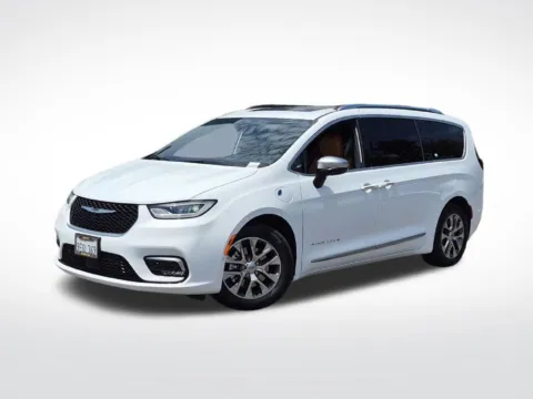 White 2023 Chrysler Pacifica Hybrid Pinnacle for sale in Chula Vista, CA