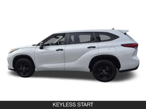 More photos of 2023 Toyota Highlander LE at Mossy Chrysler Dodge Jeep Ram, CA