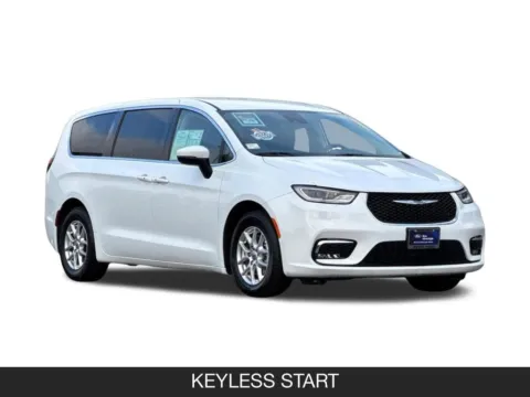 More photos of 2023 Chrysler Pacifica Touring L at INFINITI of Kearny Mesa, CA