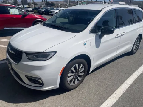 White 2024 Chrysler Pacifica Hybrid Select for sale in Chula Vista, CA