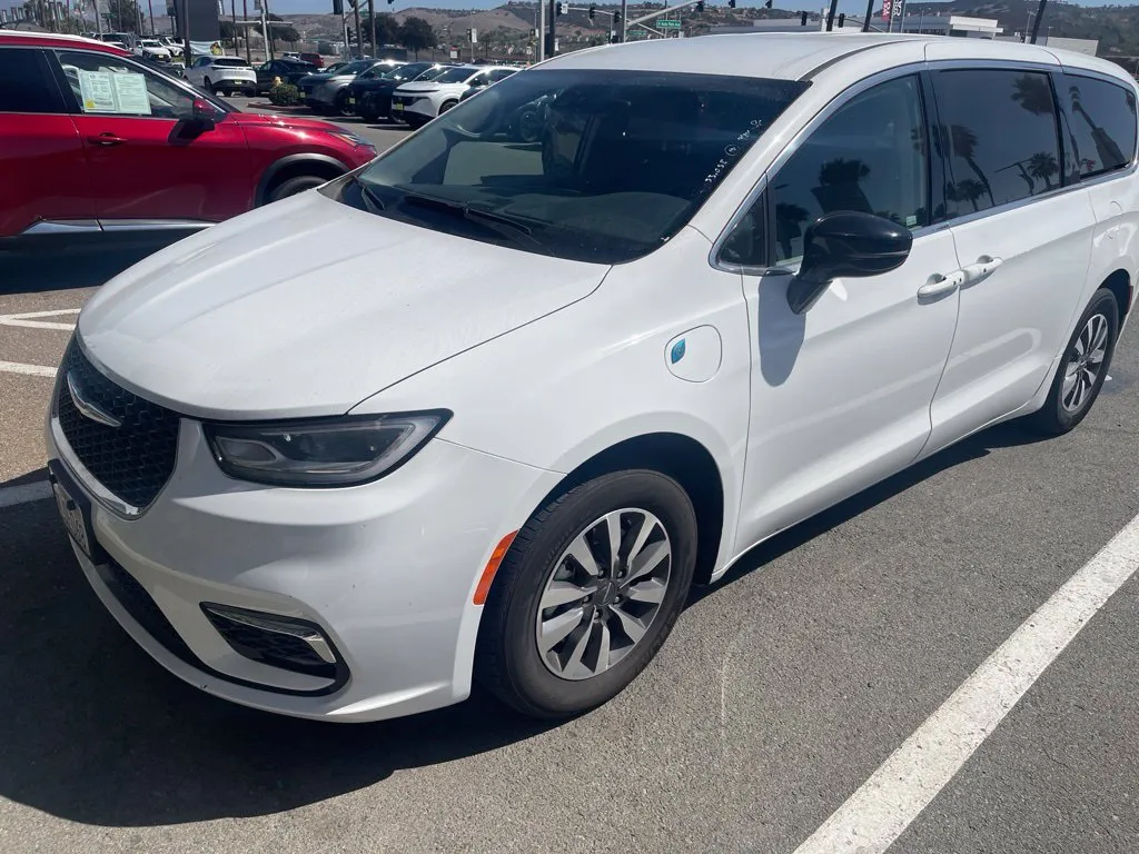 White 2024 Chrysler Pacifica Hybrid Select for sale in Chula Vista, CA