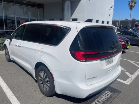 More photos of 2024 Chrysler Pacifica Hybrid Select at Mossy Nissan Chula Vista, CA