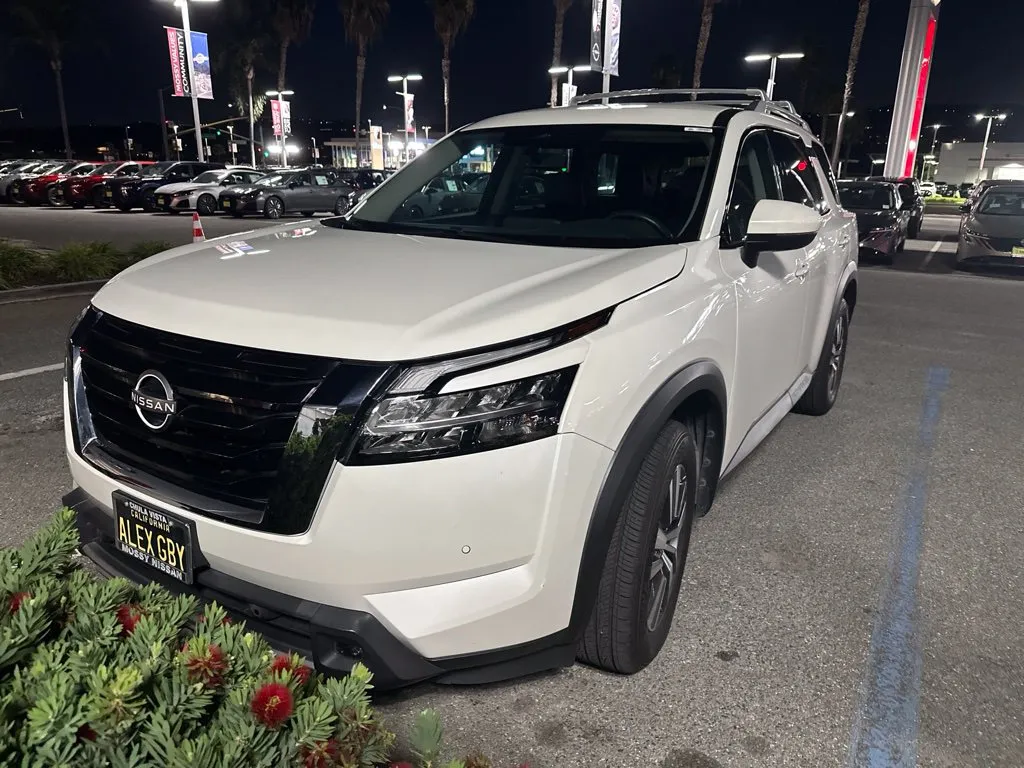 White 2023 Nissan Pathfinder SL for sale in Chula Vista, CA