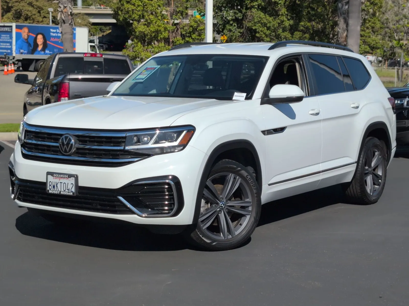 White 2021 Volkswagen Atlas 3.6L V6 SE w/Technology R-Line for sale in Poway, CA