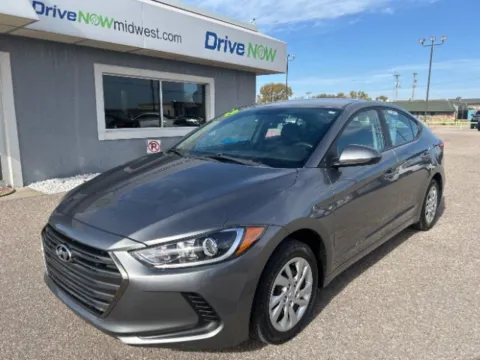 Gray 2018 Hyundai Elantra SE for sale in Wichita, KS