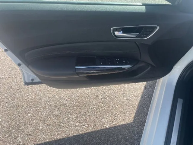 Acura TLX photo 12