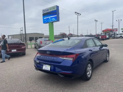 More photos of 2021 Hyundai Elantra SE at Drive Now Wichita, KS
