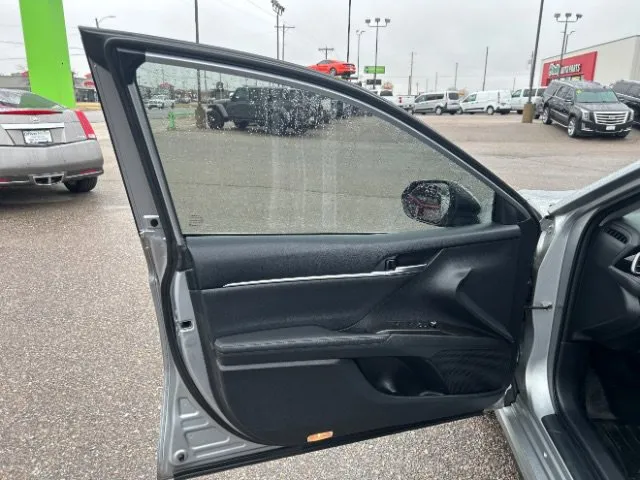 Toyota Camry photo 15