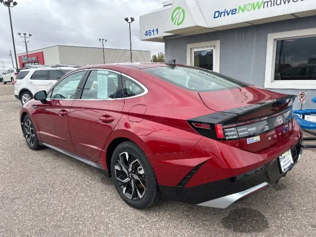 Hyundai Sonata photo 3