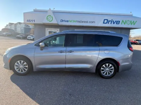 Photos of 2019 Chrysler Pacifica Touring L for sale in Wichita, KS at Drive Now Wichita