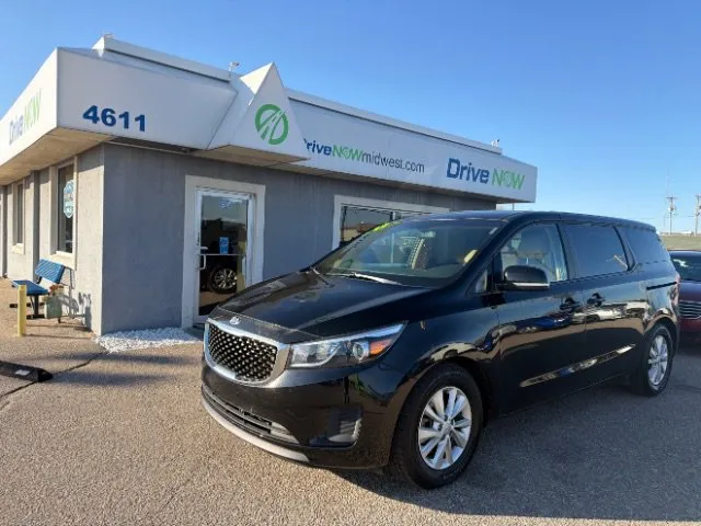 2017 Kia Sedona LX's photo