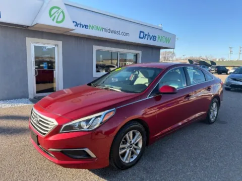 Red 2016 Hyundai Sonata 2.4L SE for sale in Wichita, KS