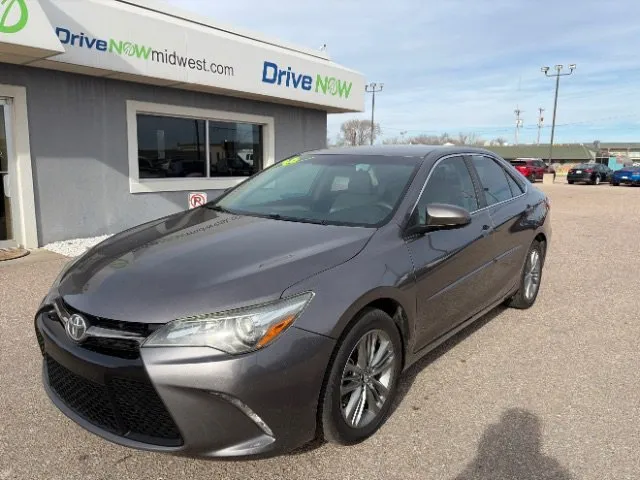 Gray 2016 Toyota Camry SE for sale in Wichita, KS