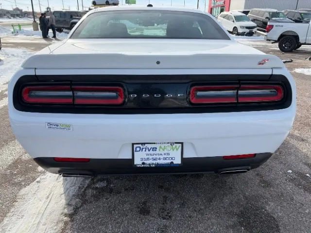 Dodge Challenger photo 4