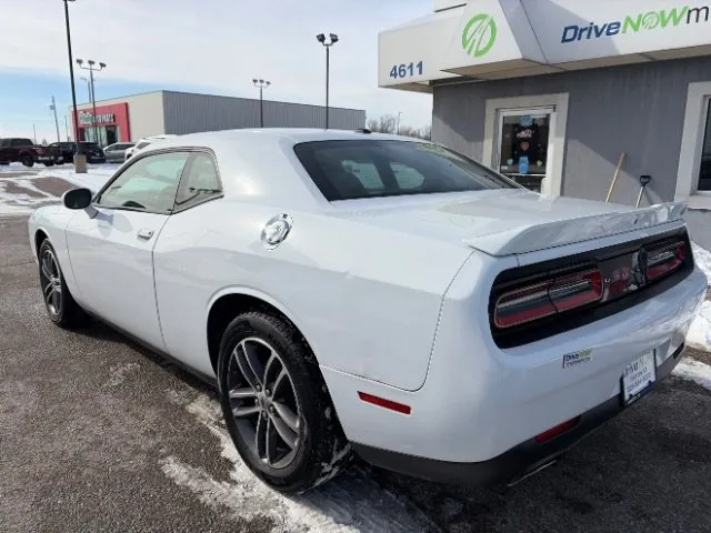 Dodge Challenger photo 3