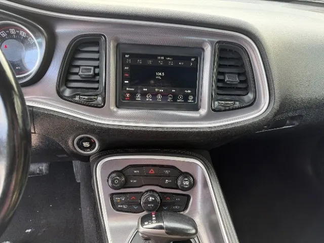 Dodge Challenger photo 12