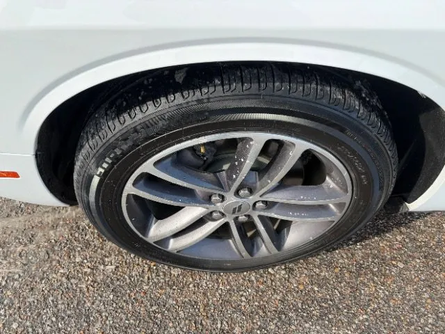 Dodge Challenger photo 9