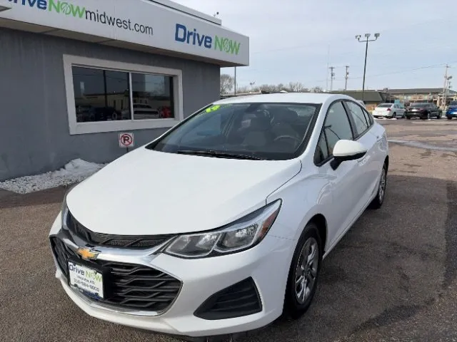 White 2019 Chevrolet Cruze LS for sale in Wichita, KS