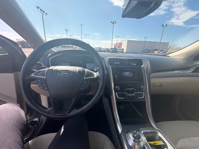 Ford Fusion photo 11