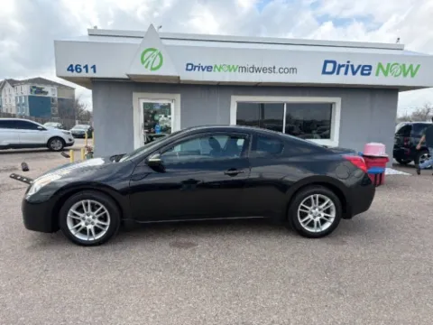 Photos of 2008 Nissan Altima 3.5 SE for sale in Wichita, KS at Drive Now Wichita