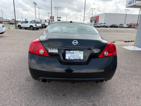 More photos of 2008 Nissan Altima 3.5 SE at Drive Now Wichita, KS