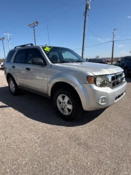 Silver 2009 Ford Escape XLT for sale in Wichita, KS