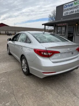 More photos of 2017 Hyundai Sonata SE at Drive Now Wichita, KS