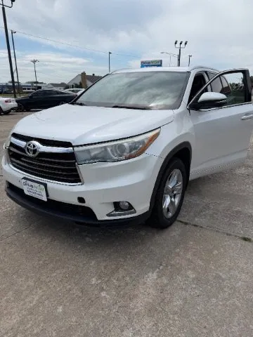 White 2016 Toyota Highlander Limited V6 for sale in Wichita, KS