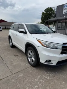 Photos of 2016 Toyota Highlander Limited V6 for sale in Wichita, KS at Drive Now Wichita