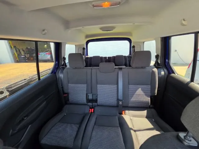 Ford Transit Connect photo 6