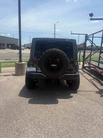 Jeep Wrangler photo 2