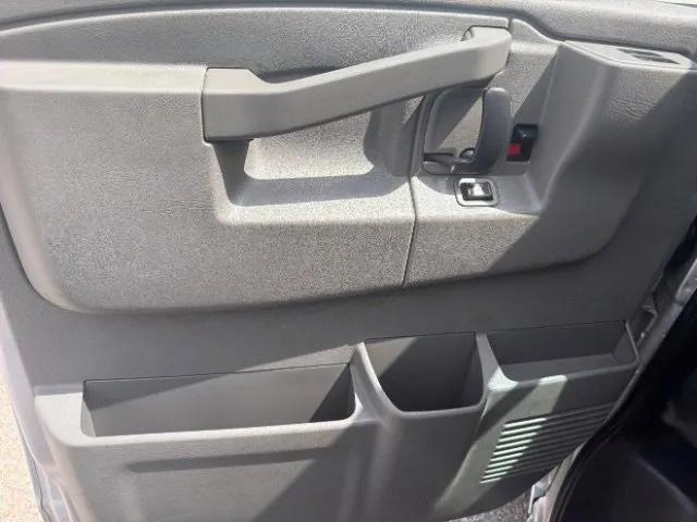 Chevrolet Express photo 14