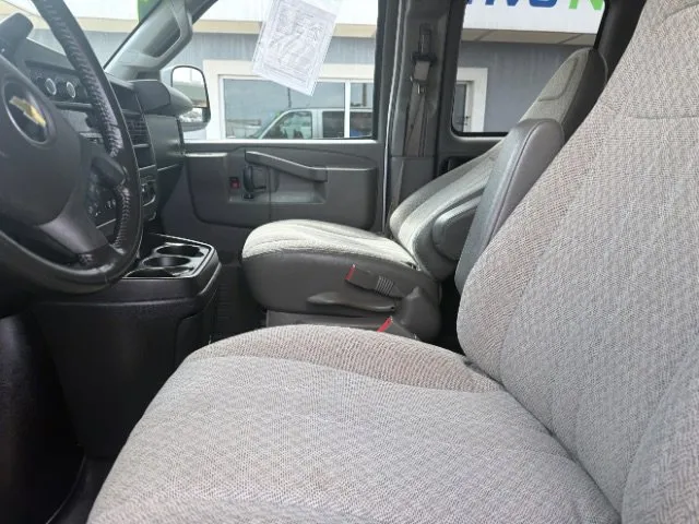 Chevrolet Express photo 11