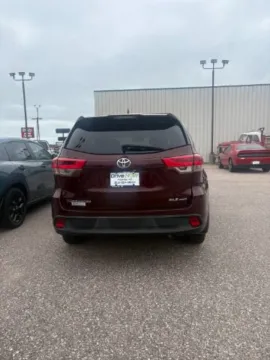 More photos of 2019 Toyota Highlander XLE at Drive Now Wichita, KS