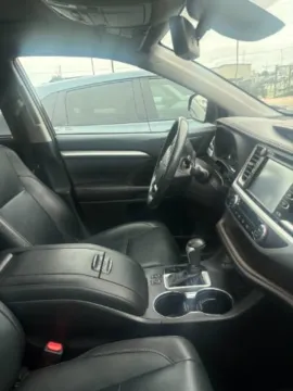 Another view of 2019 Toyota Highlander XLE for sale in Wichita, KS at Drive Now Wichita
