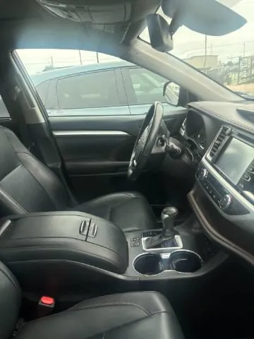 Toyota Highlander photo 3