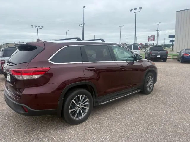 Toyota Highlander photo 6