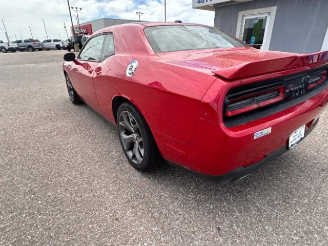 Dodge Challenger photo 2