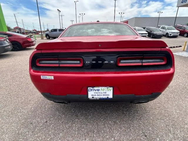 Dodge Challenger photo 3