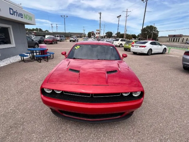 Dodge Challenger photo 8