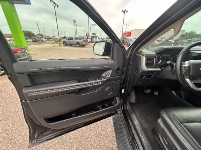Ford Expedition MAX photo 12