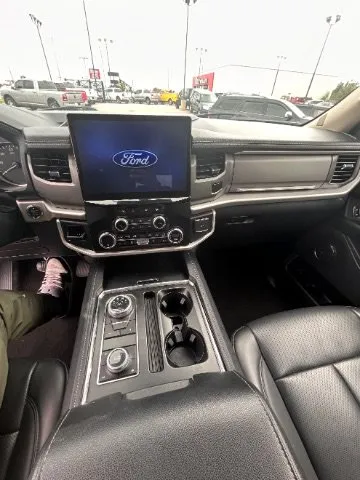 Ford Expedition MAX photo 10
