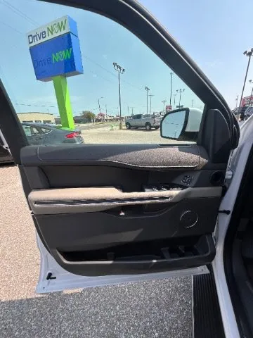 Ford Expedition MAX photo 10