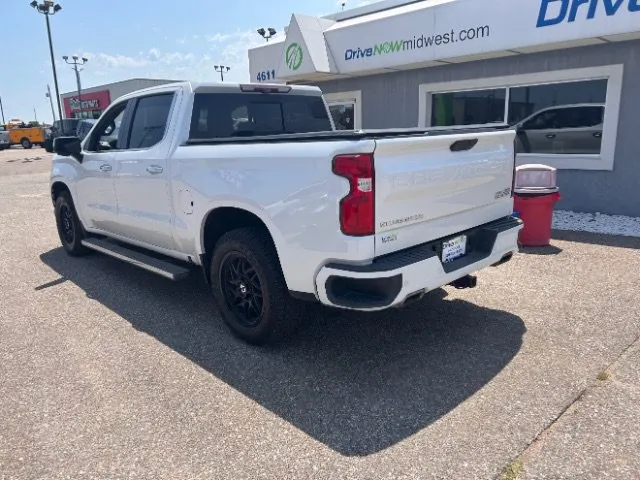 Chevrolet Silverado photo 3
